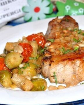 Стейк с брюссельской капустой и сельдереем