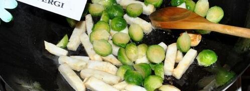 стейк с брюссельской капустой и сельдереем. Шаг 10