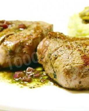 Стейк с красным соусом