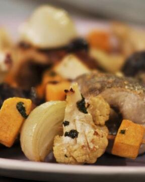 Стейки из щуки с запеченными овощами