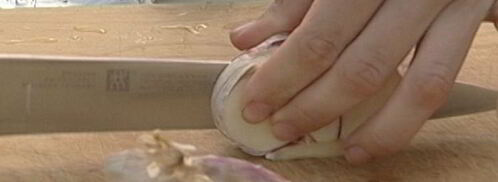 стейки из семги на гриле с чесноком и помидорами. Шаг 2