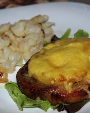 Стейки из свиной шеи по-французски