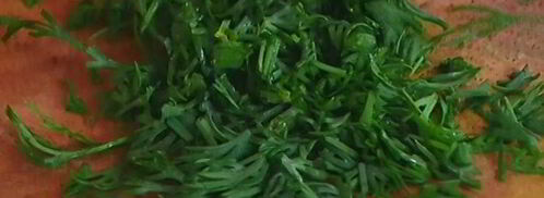 стейки из тунца с помидорами, яйцами и руколой. Шаг 2