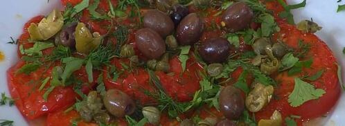 стейки из тунца с помидорами, яйцами и руколой. Шаг 6