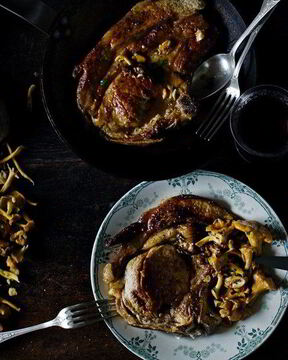 Телячий стейк с лисичками