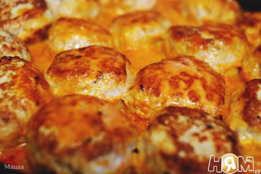 Рецепт куриного-свинных тефтели, запеченные в соусе