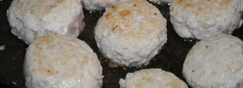 куриные тефтели в томатном соусе. Шаг 2