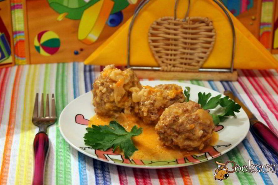 Рецепт мясных тефтелей в сметанно-томатном соусе