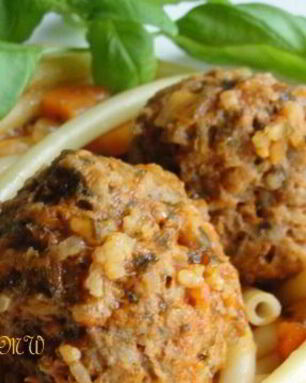 Паста в соусе Балканы и тефтели Ежики