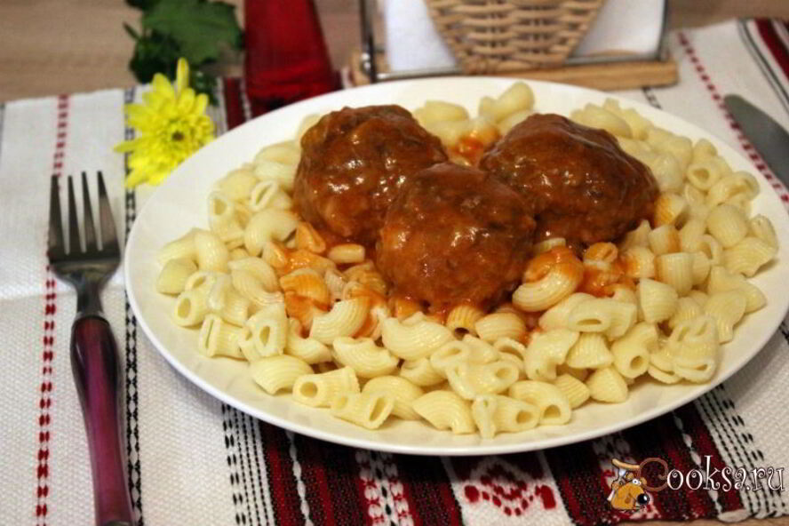 Рецепт тефтелей из говядины с рисом в соусе из овощного сока