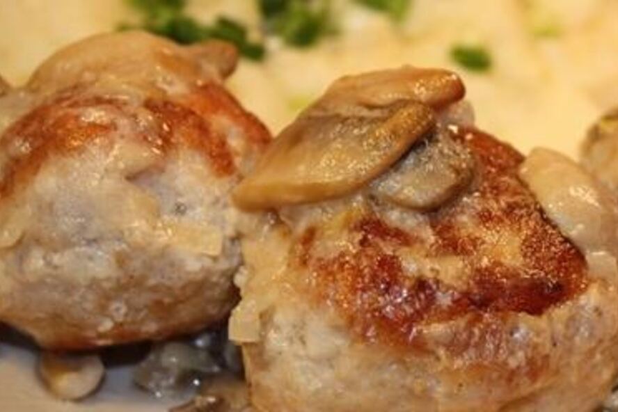 Рецепт тефтелей под грибным соусом