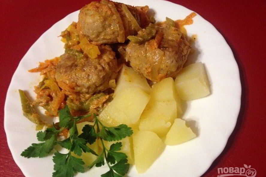 Рецепт тефтелей с рисом и овощным соусом