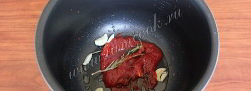 тефтели в мультиварке, в томатном соусе с розмарином. Шаг 4