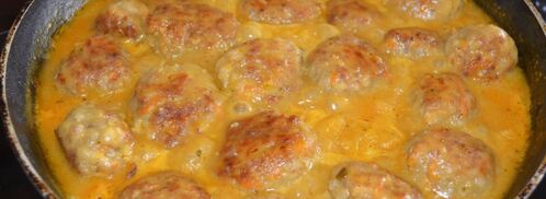 тефтели в сметанно томатном соусе на сковороде. Шаг 9