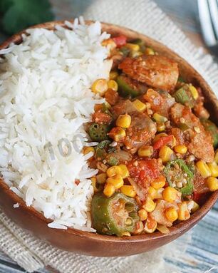 Тушеная бамия с курицей