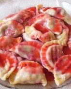 Домашние вареники со свежей малиной