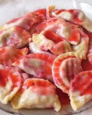 Домашние вареники со свежей малиной