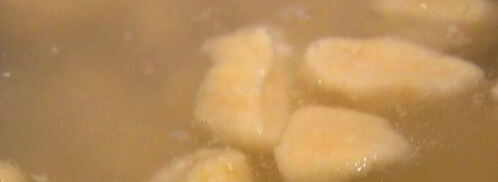 ленивые вареники с клубникой и базиликом. Шаг 6