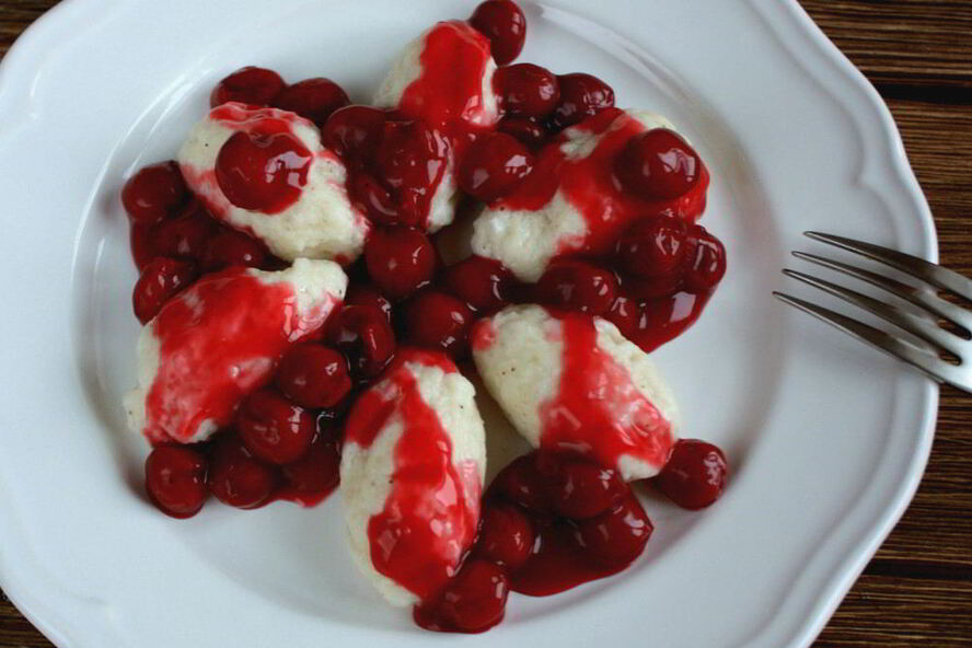 Рецепт ленивых вареников с вишневым соусом