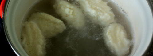 ленивые вареники с вишневым соусом. Шаг 4