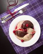 Постные вареники с вишней, шоколадом и вишневым соусом