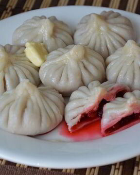 Сладкие вареники Узелки с брусникой