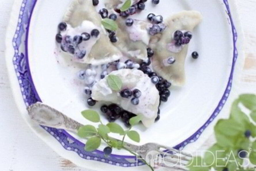 Рецепт вареников с черникой на кефире