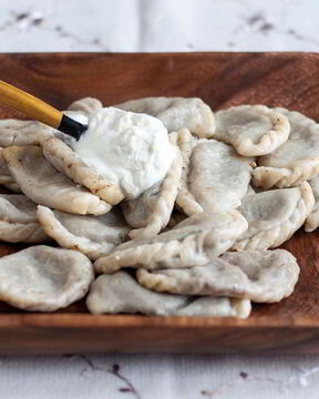 Вареники с черносливом и творогом