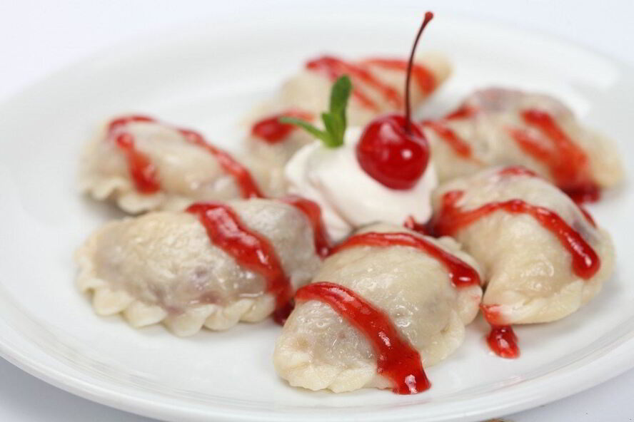 Рецепт вареников с вишней и творогом