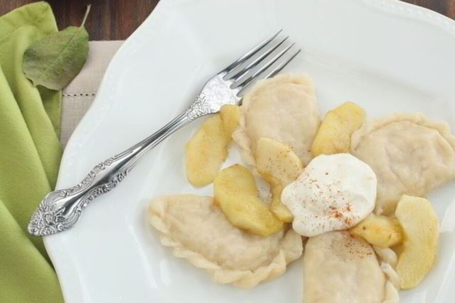 Рецепт вареников с яблоками и корицей