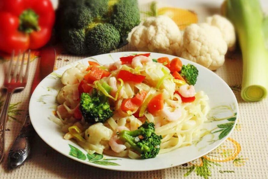 Рецепт яичной лапши с креветками