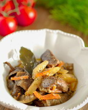 Жаркое из говядины с грибами