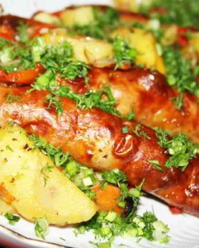 Жаркое с колбасками в духовке