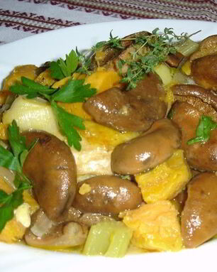 Жаркое с курицей и грибами