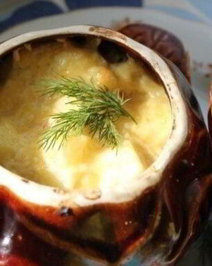Жаркое в горшочке с сыром и зеленью