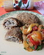 Куриные зразы с грибами и гречкой и овощное соте на гарнир