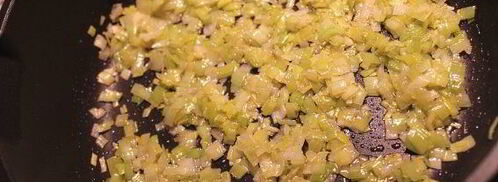 куриные зразы с грибами и гречкой и овощное соте на гарнир. Шаг 3