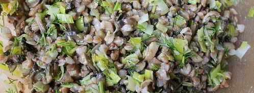 куриные зразы с грибами и гречкой и овощное соте на гарнир. Шаг 5