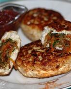 Куриные зразы с морковью и луком