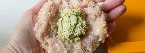 куриные зразы с пикантной начинкой. Шаг 3