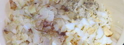 куриные зразы с яйцом и луком и шотландское яйцо. Шаг 3