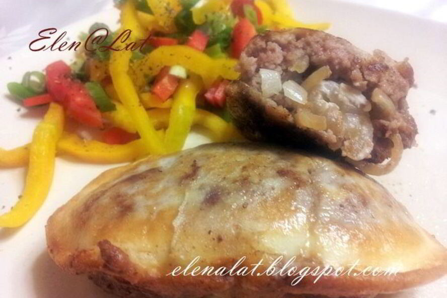 Рецепт зраз по особому с начинкой из жареного лука и брынзы