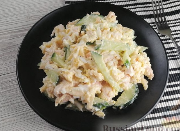 Классический рецепт салата с курицей и ананасом