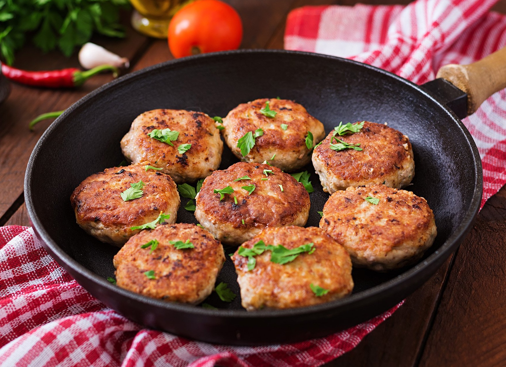 Как приготовить самые вкусные домашние котлеты для бургеров? Простой рецепт