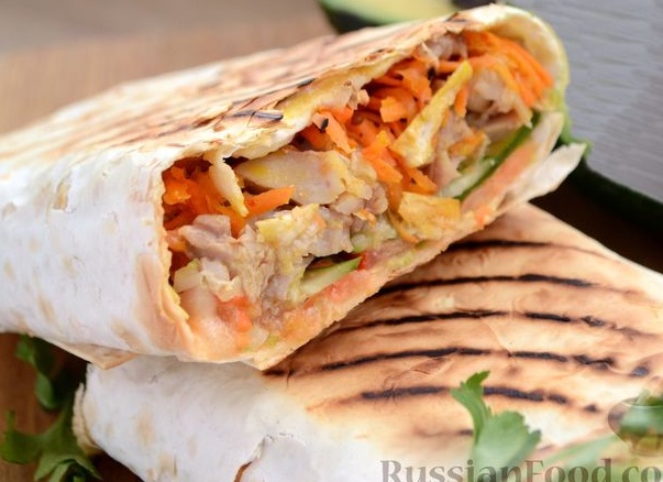 Как приготовить вкусную курочку для шавермы (шаурмы), гироса или кебаба. Курочка выходит хрустящая снаружи, нежная, ароматная, сочная внутри