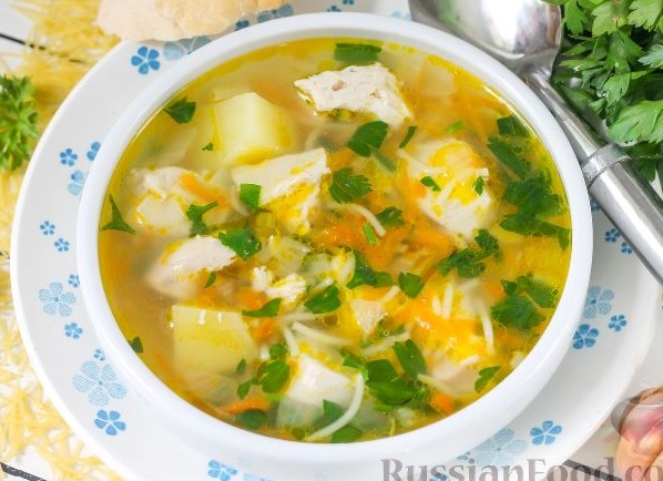 Как приготовить насыщенный куриный суп из одного филе за полчаса