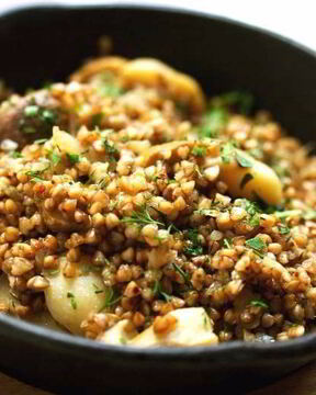 Гречка с грибами и перцем чили