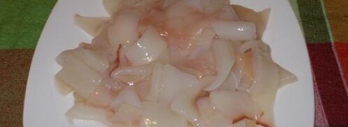 гречка с кальмарами и луком-пореем в горшочке. Шаг 2