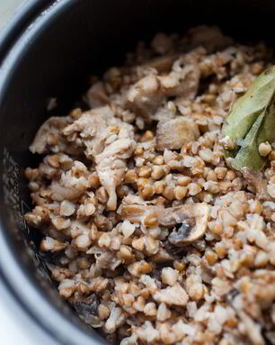 Гречка с курицей и грибами