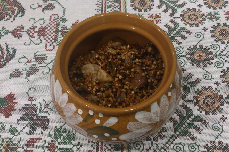 Рецепт гречки с мясом в горшочках